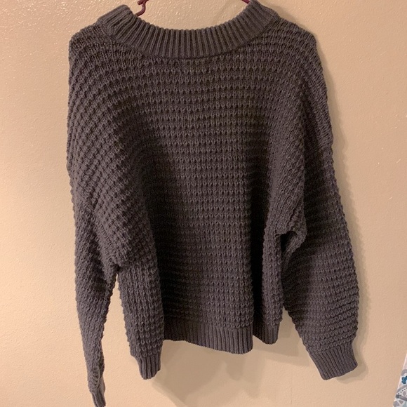 Universal Threads Sweater - Picture 3 of 3